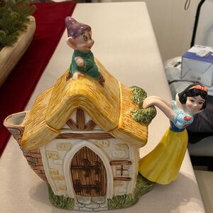 Snow White Cottage Teapot